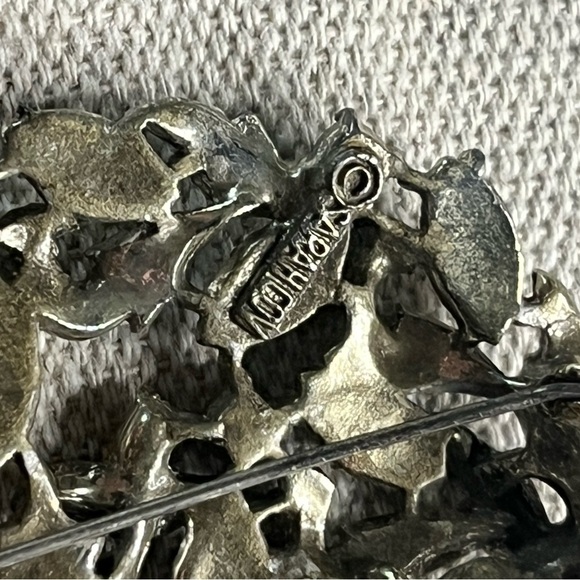 Vintage Sarah Coventry Silver Tone & Gold Leaf Wreath Brooch with Blue As Is - Picture 4 of 4